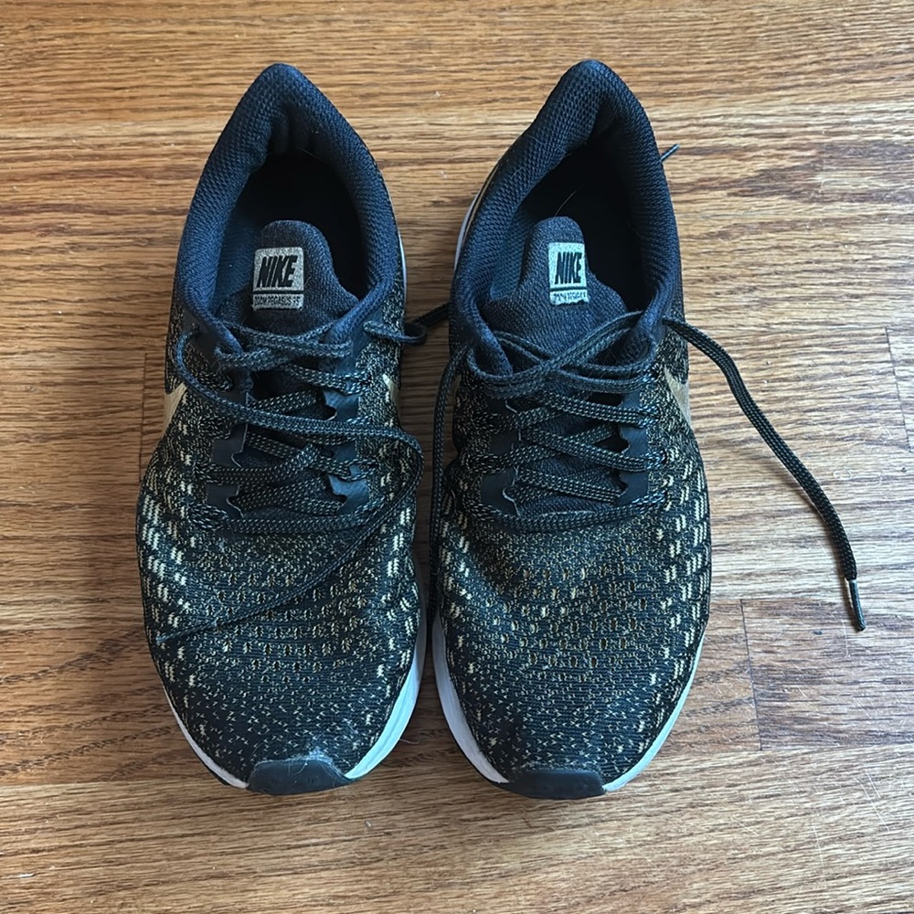 Nike Black and Gold Zoom Pegasus 35 Athletic Shoes Sneakers Size 7.5